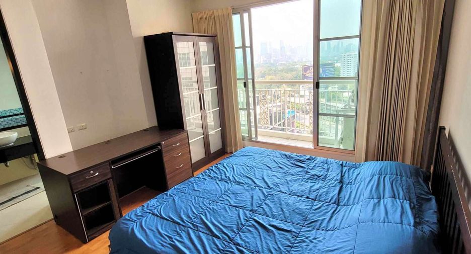 For rent 3 bedrooms condo in Khlong Toei, Bangkok