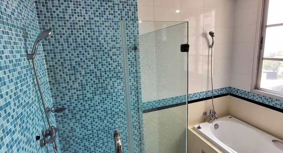 For rent 3 bedrooms condo in Khlong Toei, Bangkok