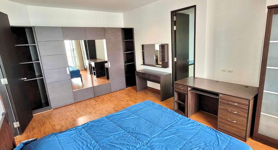 For rent 3 bedrooms condo in Khlong Toei, Bangkok