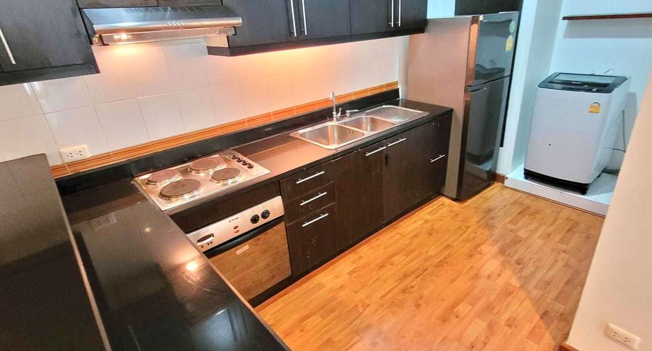 For rent 3 bedrooms condo in Khlong Toei, Bangkok