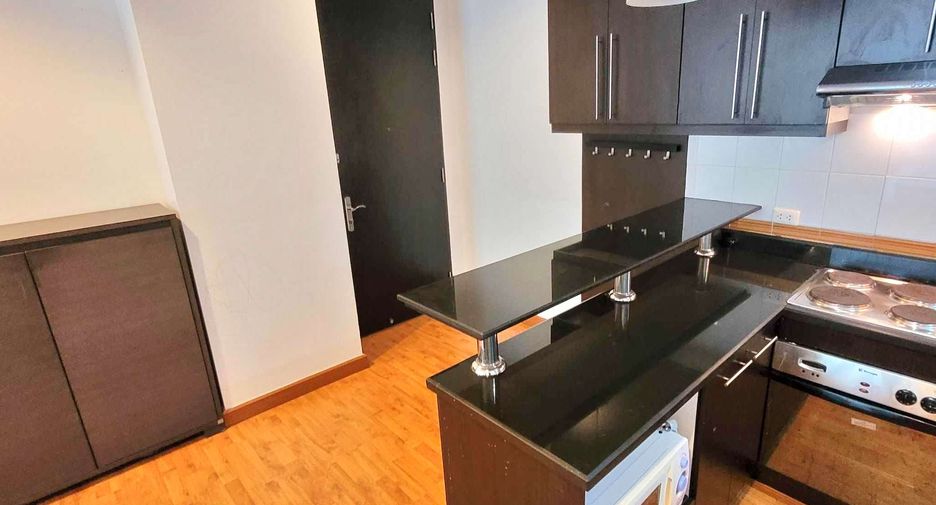 For rent 3 bedrooms condo in Khlong Toei, Bangkok