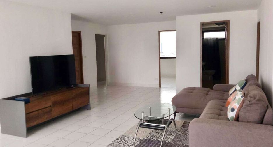 For rent 3 bedrooms condo in Khlong Toei, Bangkok