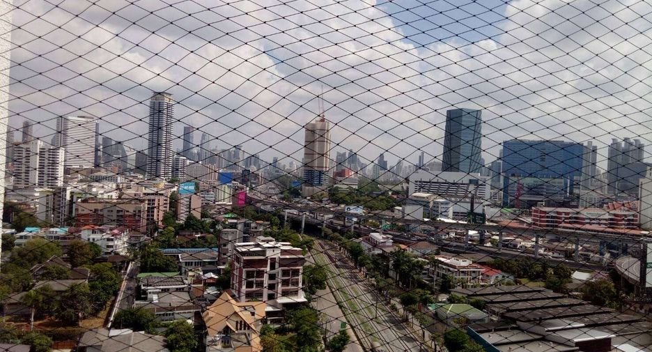 For rent 3 bedrooms condo in Khlong Toei, Bangkok
