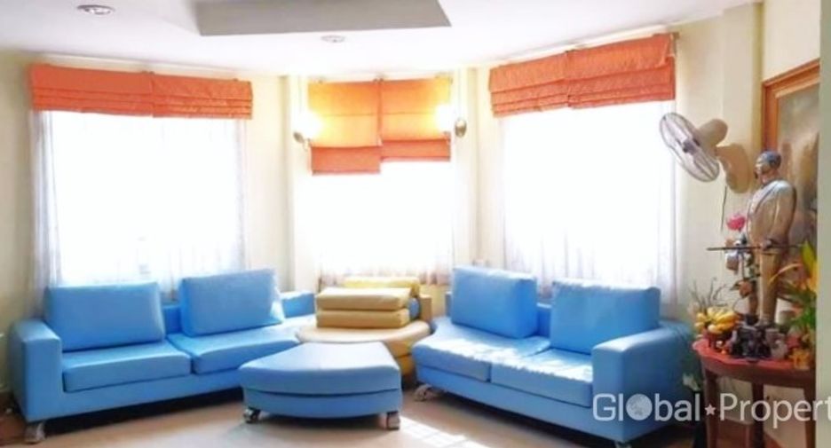 For sale 5 bedrooms house in East Pattaya, Pattaya