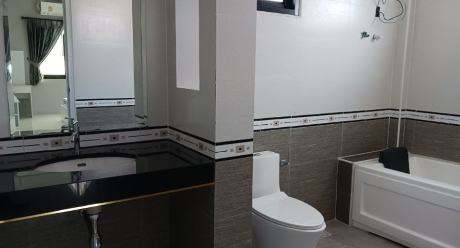 For sale 3 bedrooms house in East Pattaya, Pattaya