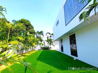 Casa en venta de 6 habitaciones en Bang Lamung, Chonburi
