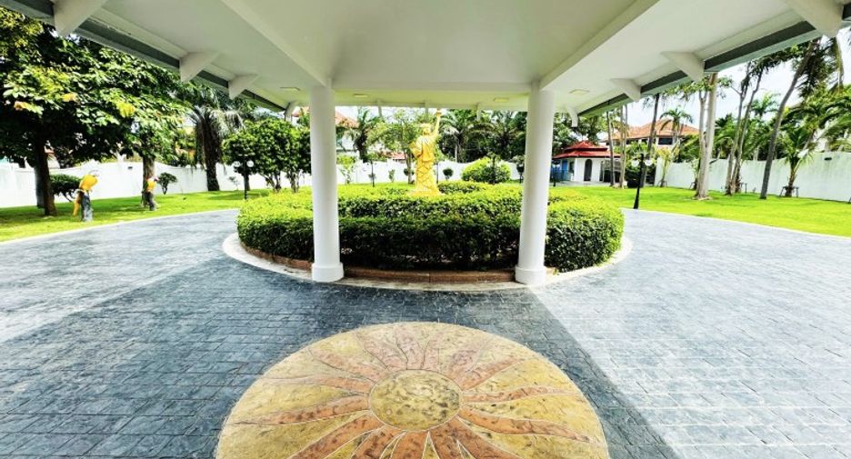 For sale 8 bedrooms house in East Pattaya, Pattaya