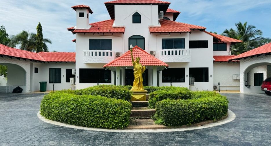 For sale 8 bedrooms house in East Pattaya, Pattaya