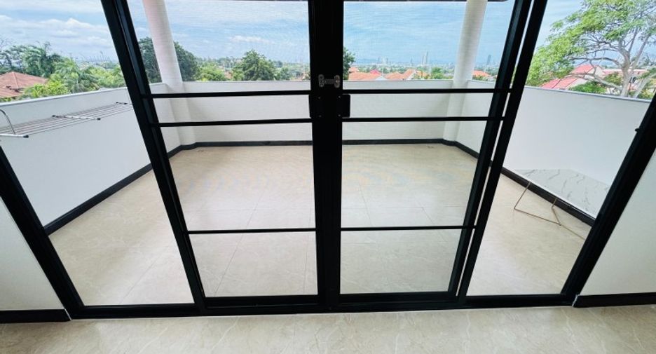 For sale 8 bedrooms house in East Pattaya, Pattaya