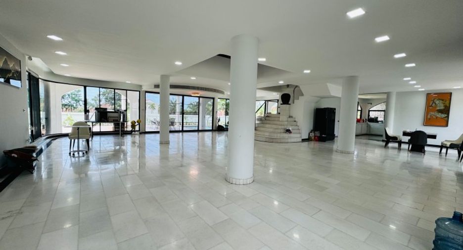 For sale 8 bedrooms house in East Pattaya, Pattaya