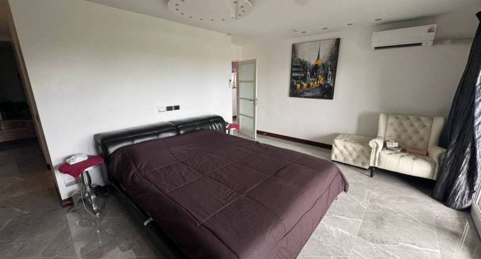 For sale 3 bedrooms condo in South Pattaya, Pattaya