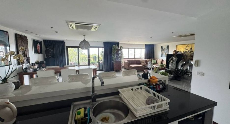 For sale 3 bedrooms condo in South Pattaya, Pattaya