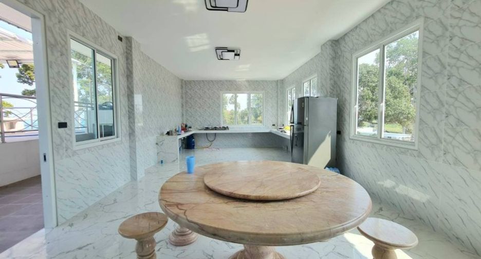 À vendre 5 chambres maison à Sattahip, Chonburi