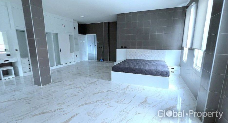À vendre 5 chambres maison à Sattahip, Chonburi