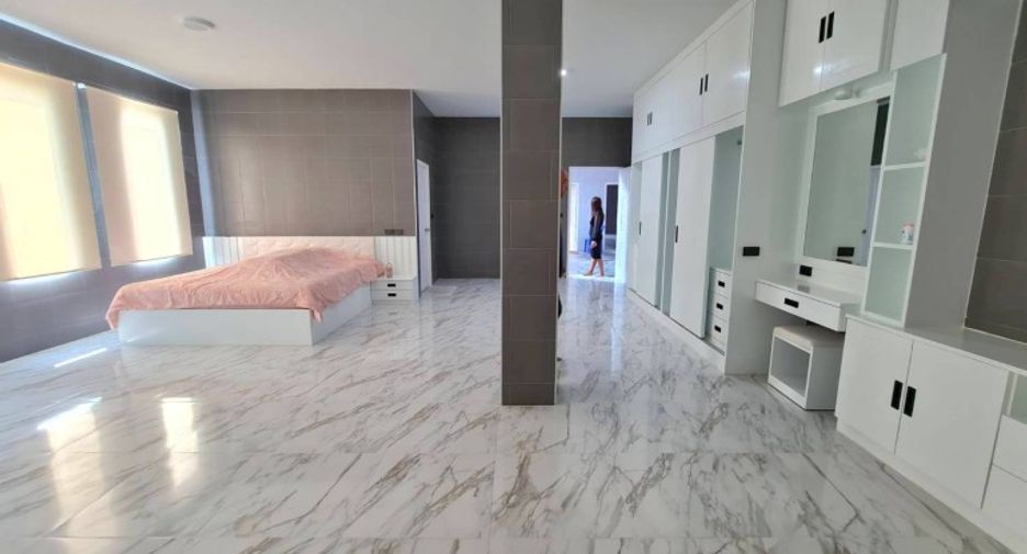 À vendre 5 chambres maison à Sattahip, Chonburi