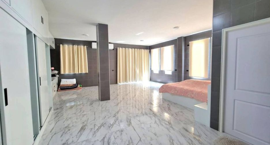 À vendre 5 chambres maison à Sattahip, Chonburi