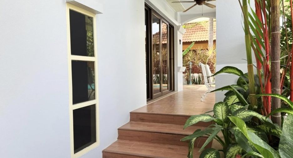 For sale 4 bedrooms house in East Pattaya, Pattaya