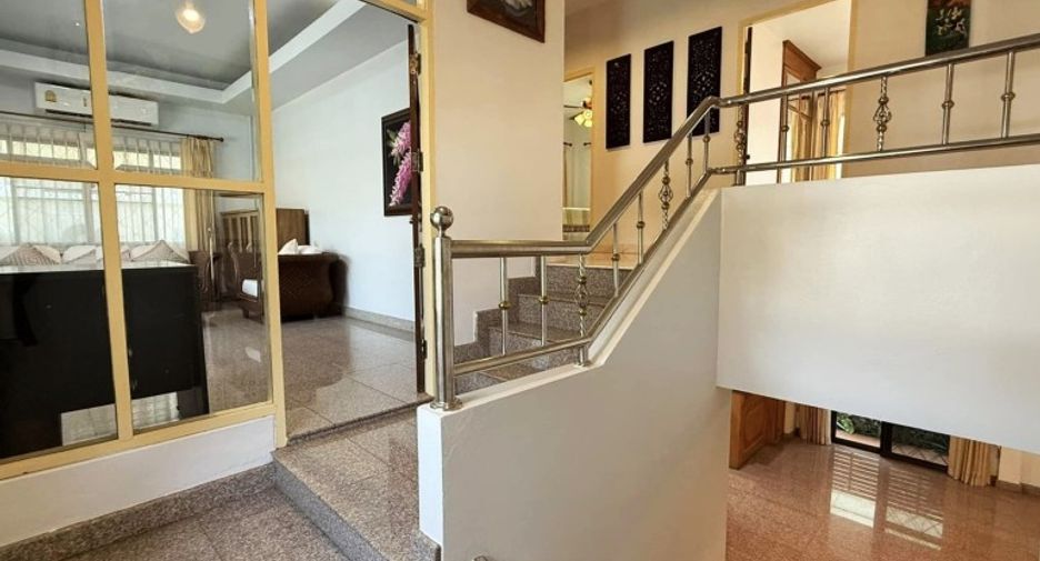 For sale 4 bedrooms house in East Pattaya, Pattaya