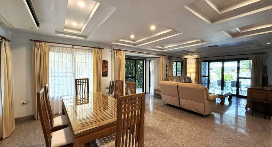 For sale 4 bedrooms house in East Pattaya, Pattaya