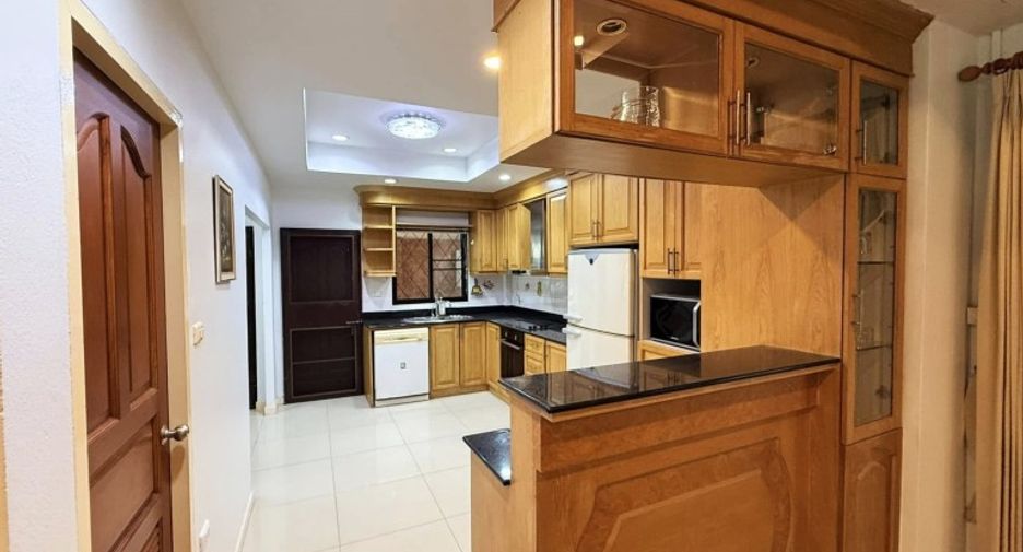 For sale 4 bedrooms house in East Pattaya, Pattaya