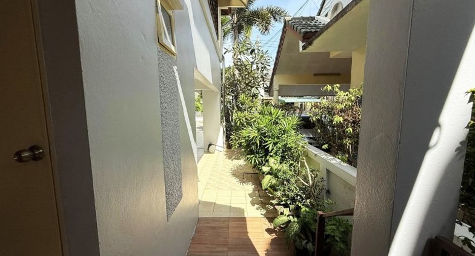 For sale 4 bedrooms house in East Pattaya, Pattaya