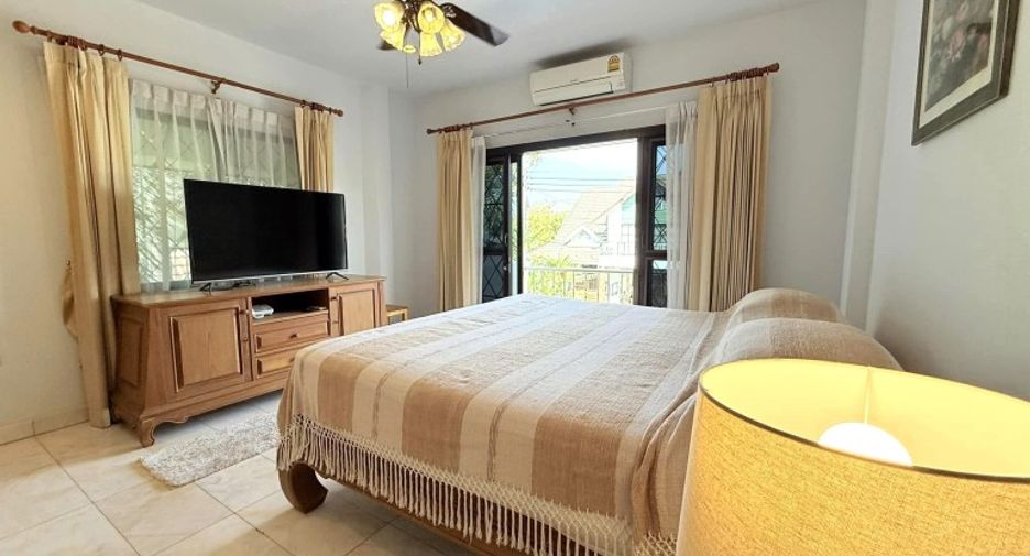 For sale 4 bedrooms house in East Pattaya, Pattaya