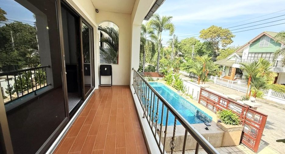 For sale 4 bedrooms house in East Pattaya, Pattaya
