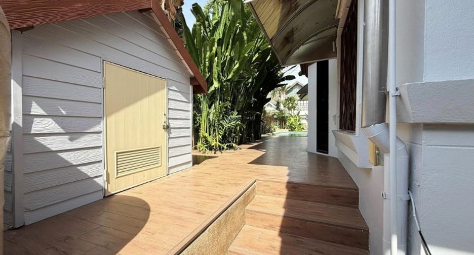 For sale 4 bedrooms house in East Pattaya, Pattaya