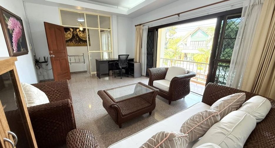 For sale 4 bedrooms house in East Pattaya, Pattaya