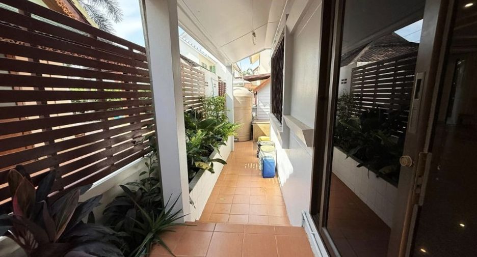 For sale 4 bedrooms house in East Pattaya, Pattaya