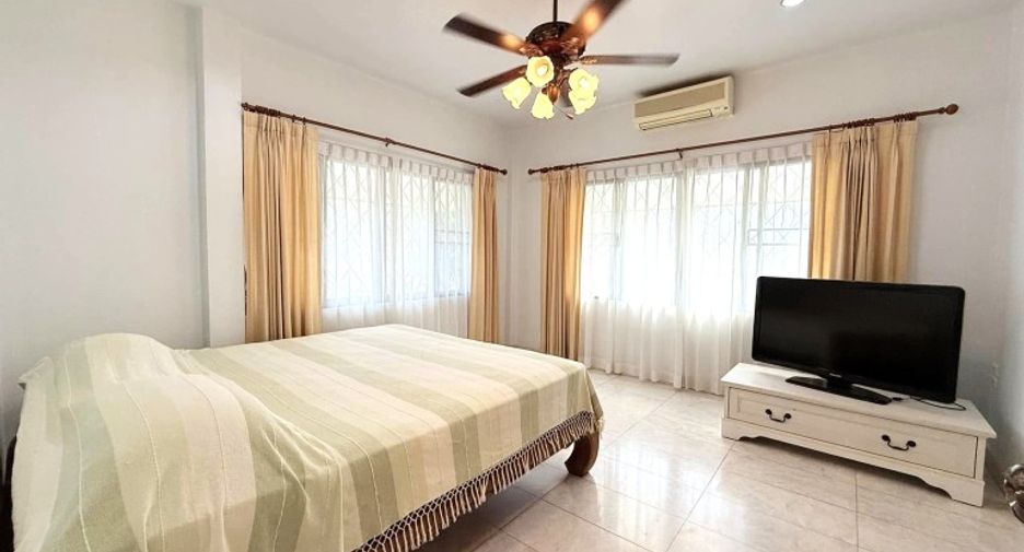 For sale 4 bedrooms house in East Pattaya, Pattaya