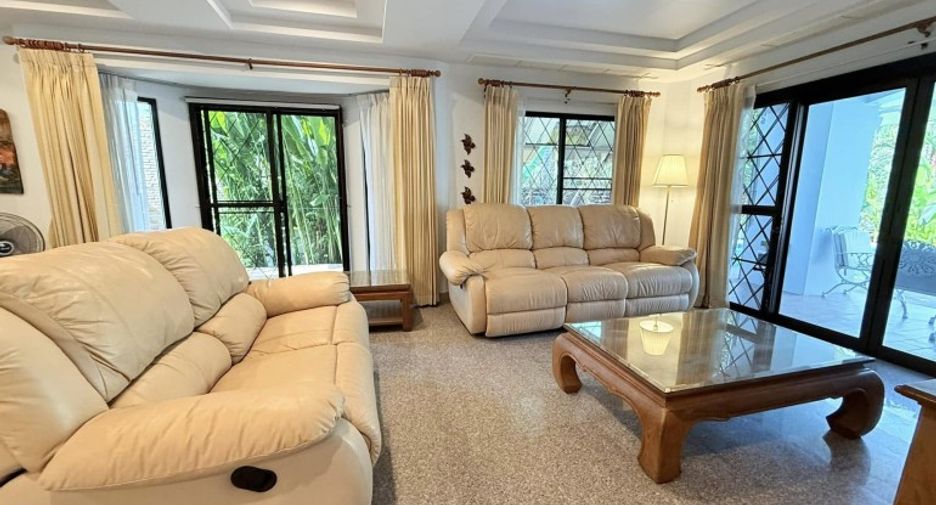 For sale 4 bedrooms house in East Pattaya, Pattaya