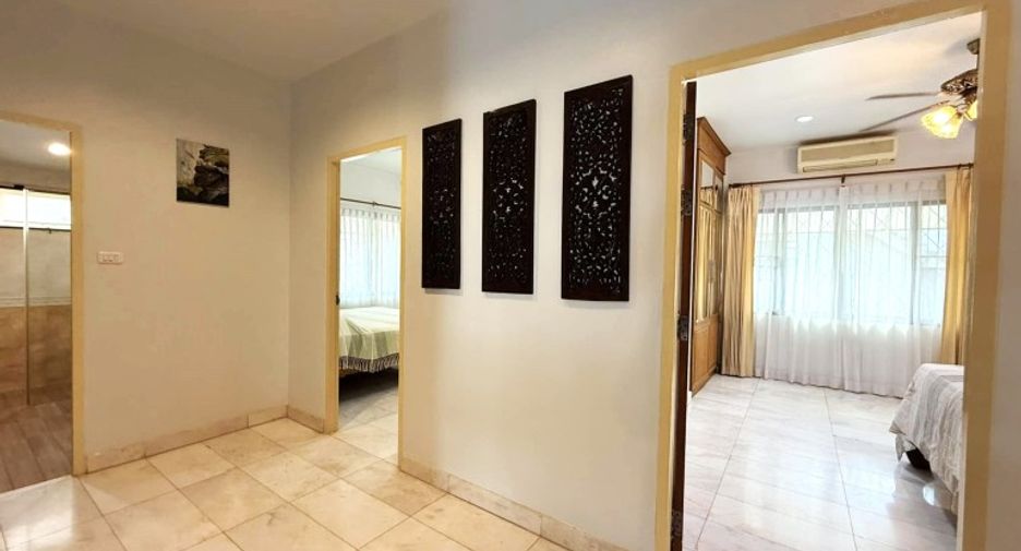 For sale 4 bedrooms house in East Pattaya, Pattaya