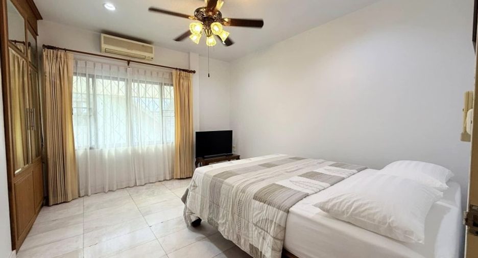 For sale 4 bedrooms house in East Pattaya, Pattaya