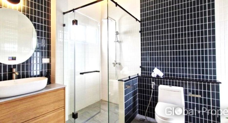 For sale 3 bedrooms house in East Pattaya, Pattaya