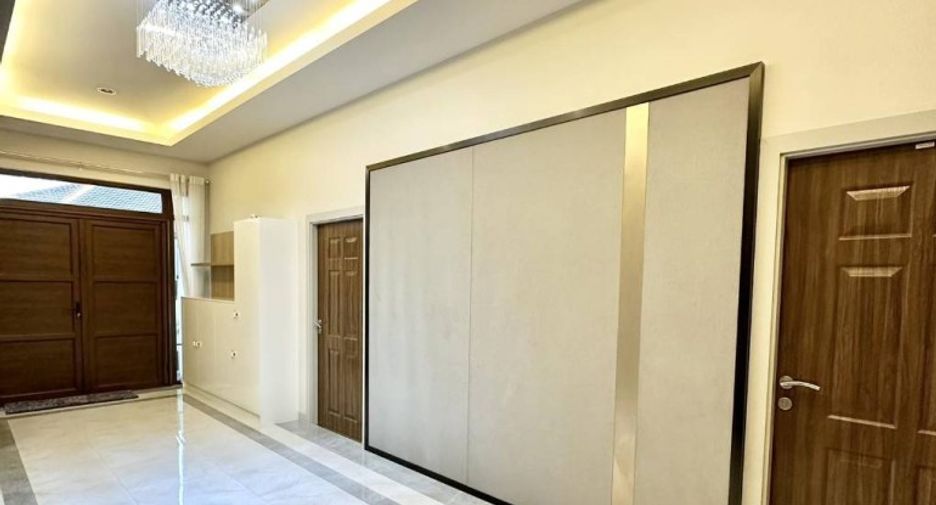 Haus zum Kauf mit 6 Zimmer in Huay Yai, Pattaya