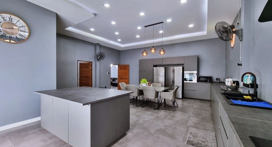 For sale 3 bedrooms house in East Pattaya, Pattaya