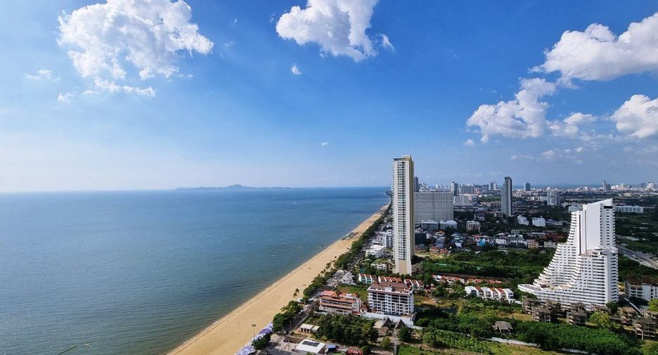 For sale 3 bedrooms condo in Jomtien, Pattaya