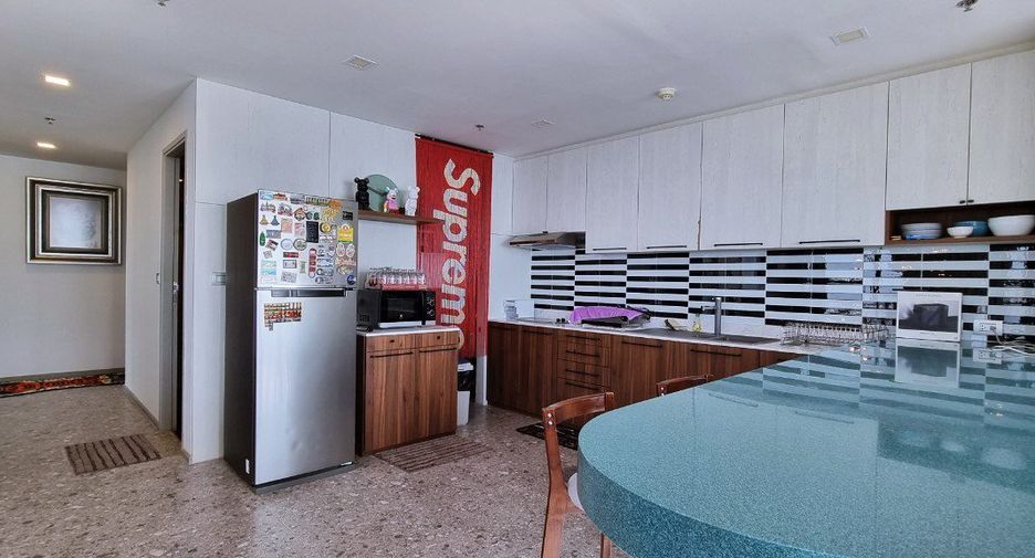 For sale 3 bedrooms condo in Jomtien, Pattaya