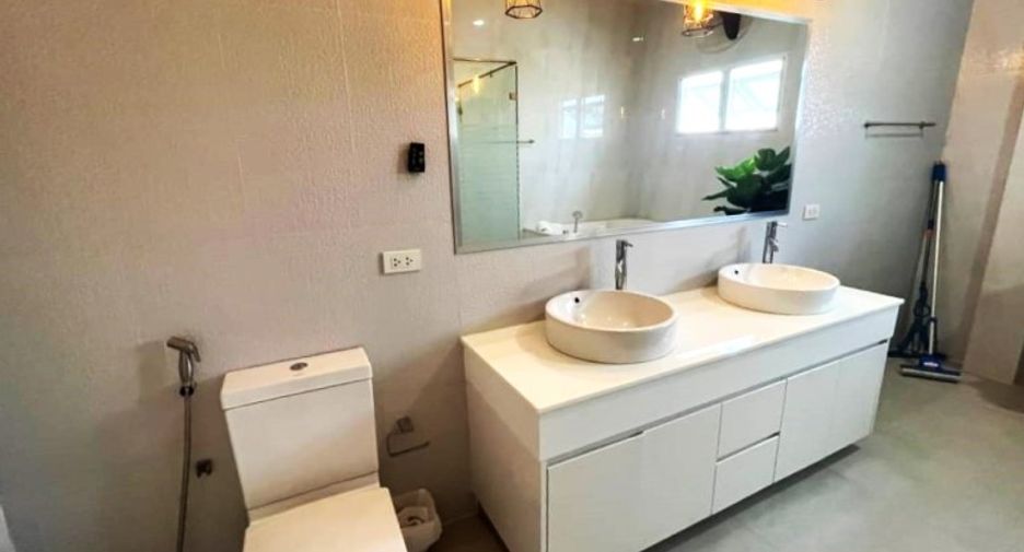 Haus zum Kauf mit 5 Zimmer in Huay Yai, Pattaya