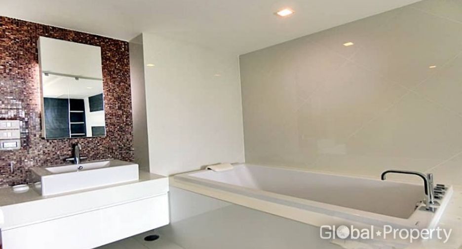 For sale 3 bedrooms condo in North Pattaya, Pattaya