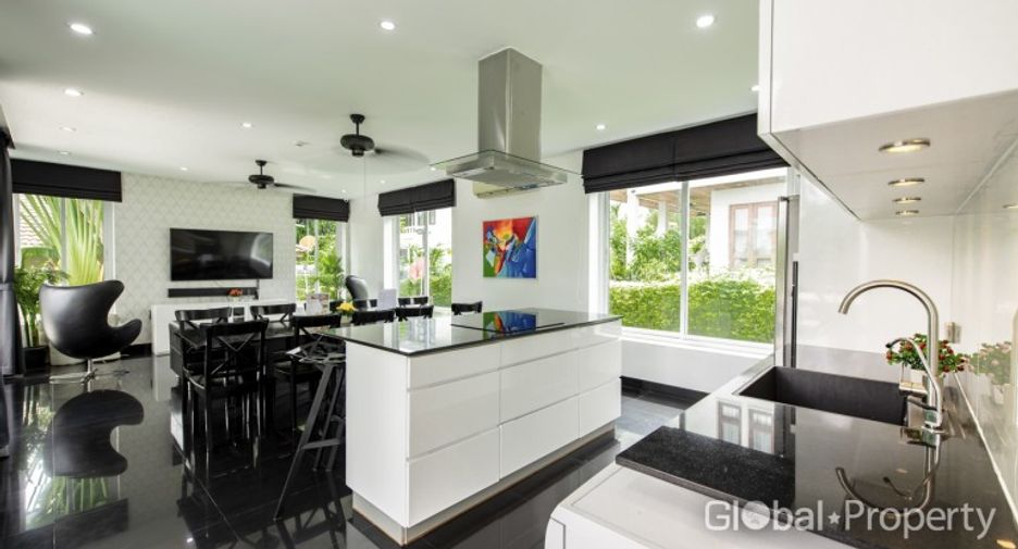 À vendre 5 chambres maison à Huay Yai, Pattaya