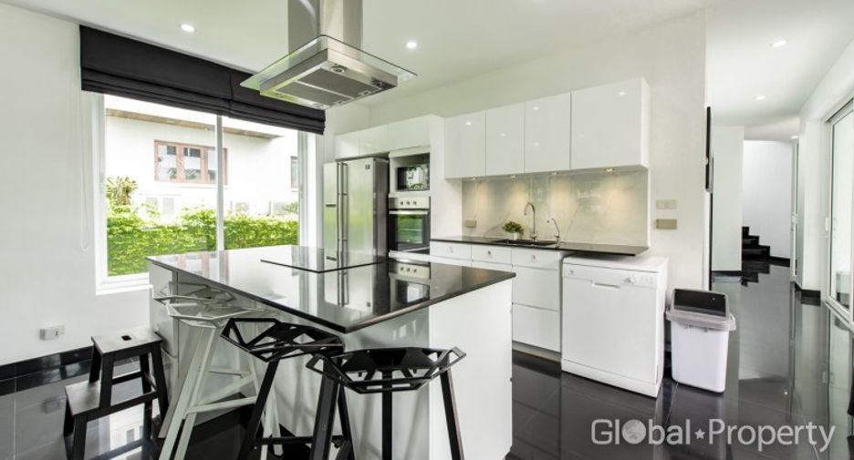 À vendre 5 chambres maison à Huay Yai, Pattaya
