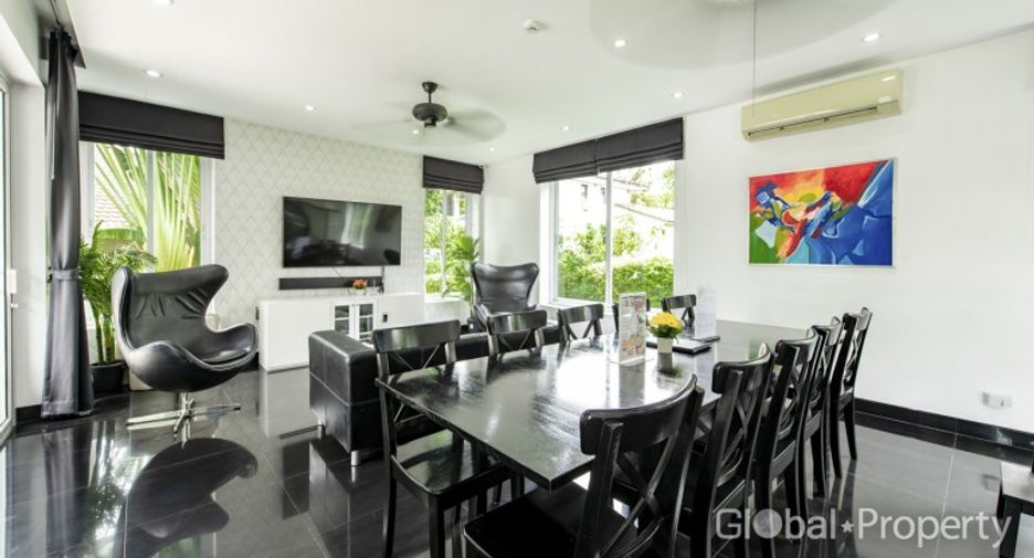 À vendre 5 chambres maison à Huay Yai, Pattaya