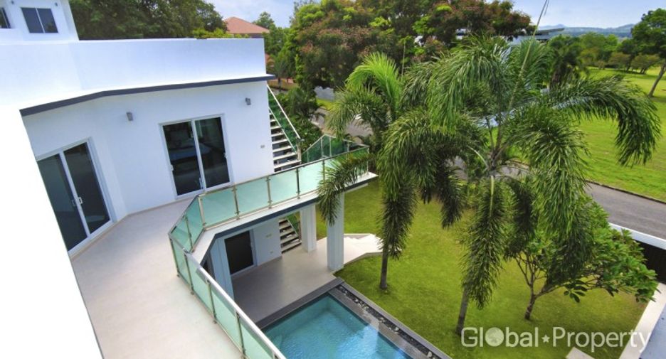 À vendre 5 chambres maison à Huay Yai, Pattaya