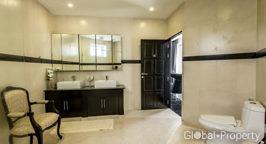 À vendre 5 chambres maison à Huay Yai, Pattaya