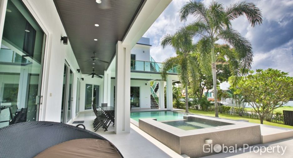 À vendre 5 chambres maison à Huay Yai, Pattaya