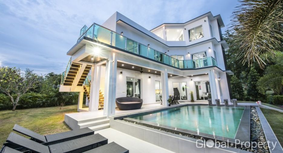 Продажа 4 спальни дом в Huay Yai, Паттайя