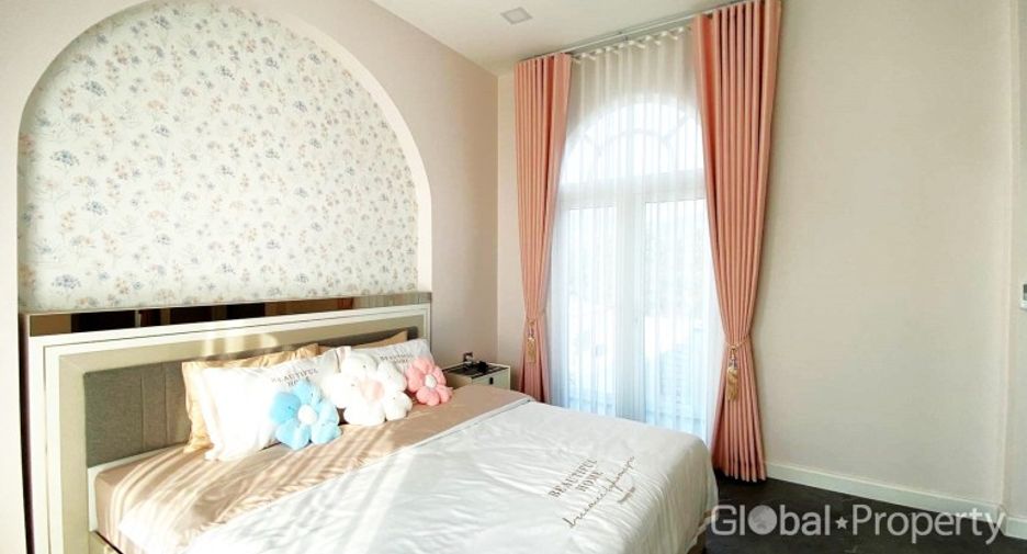 For sale 4 bedrooms house in Mueang Chon Buri, Chonburi