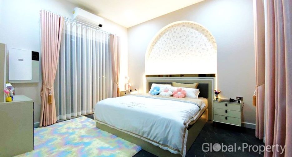 For sale 4 bedrooms house in Mueang Chon Buri, Chonburi